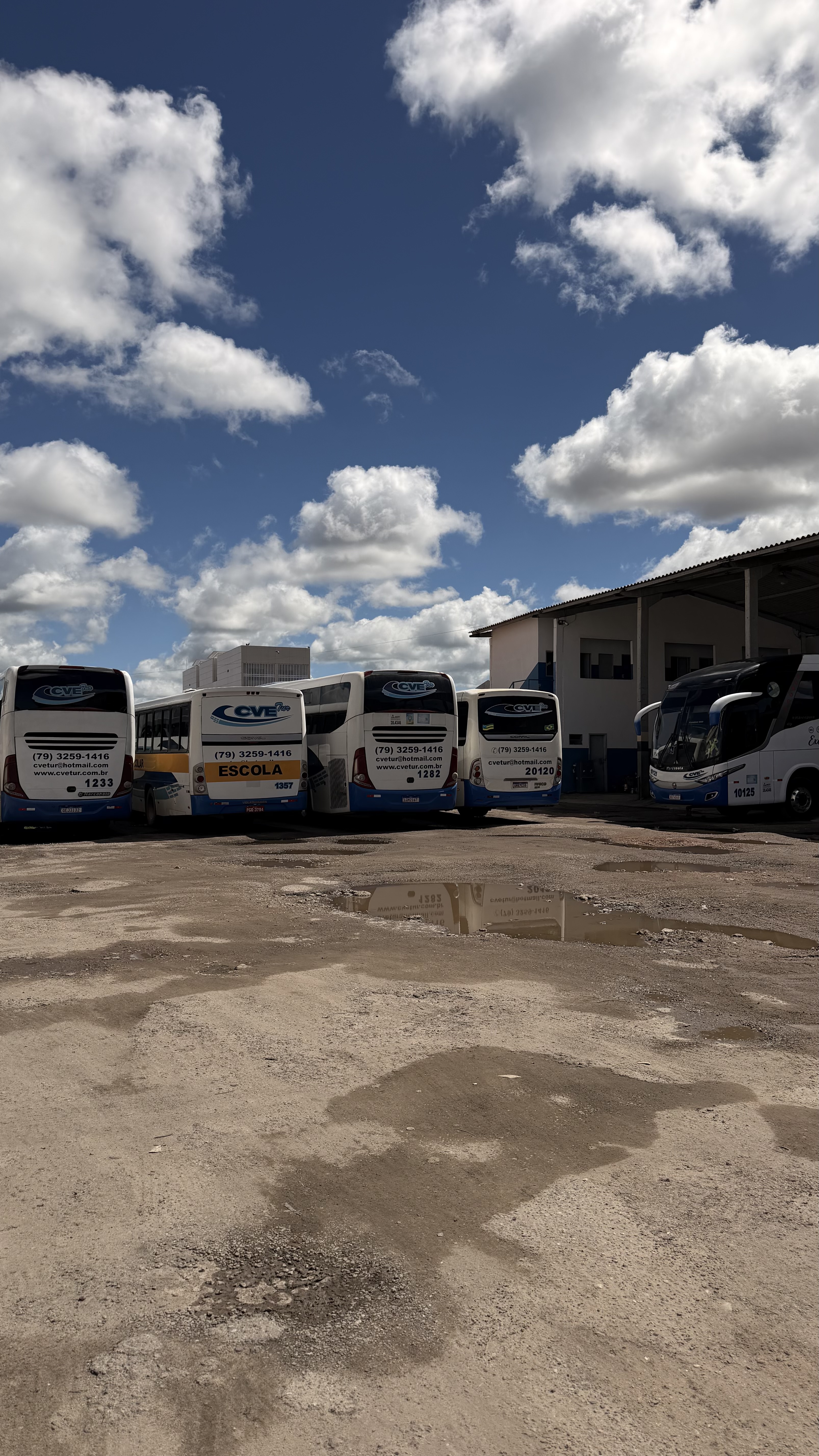 Frota de ônibus Cve Tur no pátio